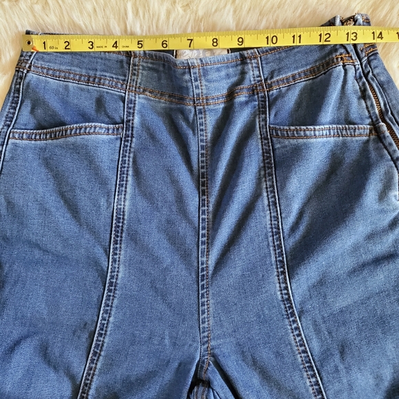 Free People Know Me Better Flare Jeans Size 29 - Picture 11 of 14